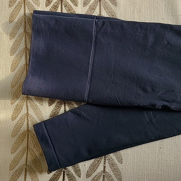 Spanx seamless leggings. Woman's size Medium. - Picture 6 of 6